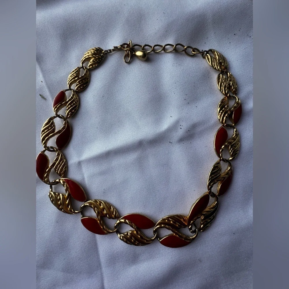 Vintage unsigned Choker Gold Toned Necklace Flex Omega Red And White Enamel